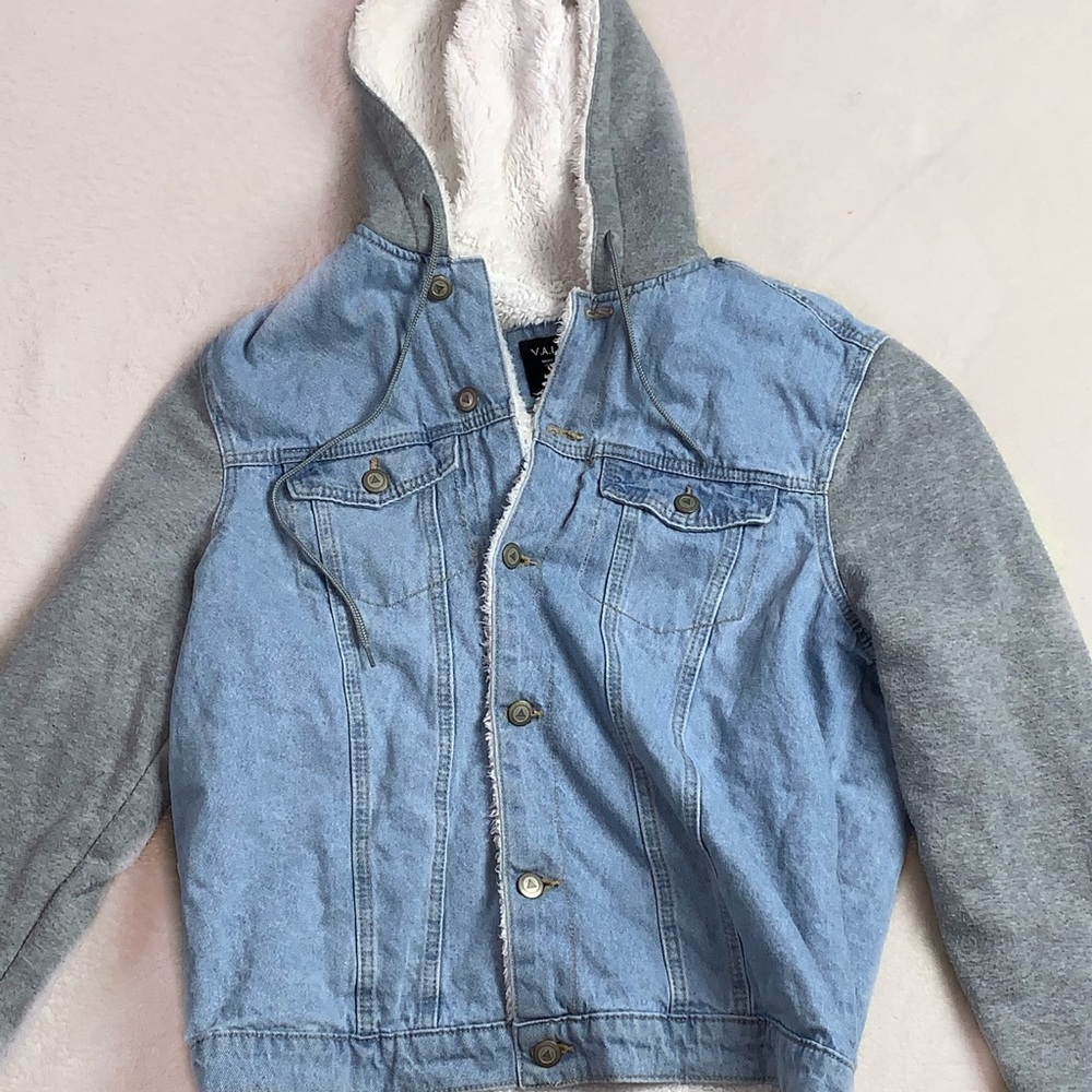 Jean jacket with fur inside